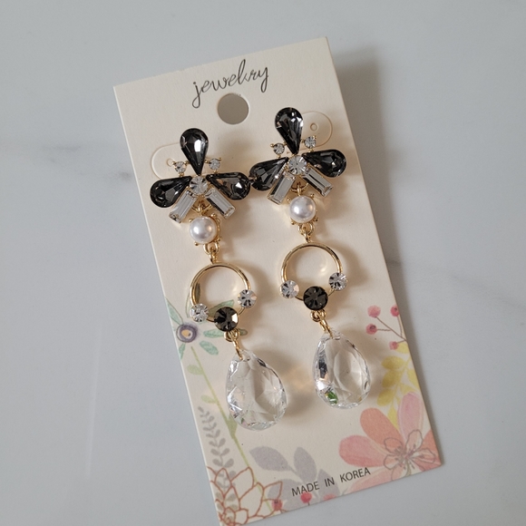 ⚡️BOGO 50% Off⚡️ Flower drop earrings - Picture 3 of 5